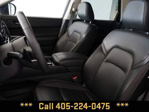 Used 2025 Nissan Pathfinder SL AWD/4WD image 18
