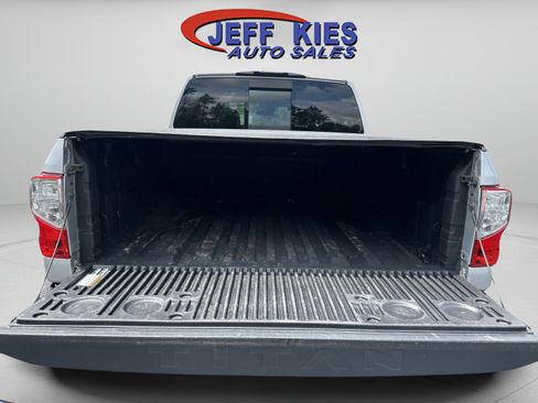 Used 2017 Nissan Titan PRO-4X image 4