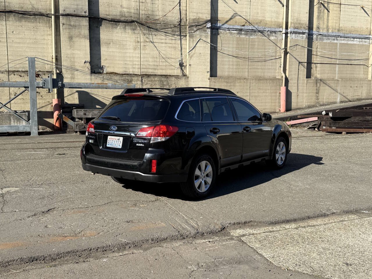Used 2011 Subaru Outback 2.5i Limited AWD/4WD image 10