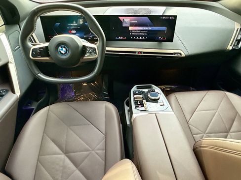 Used 2024 BMW iX xDrive50 image 15