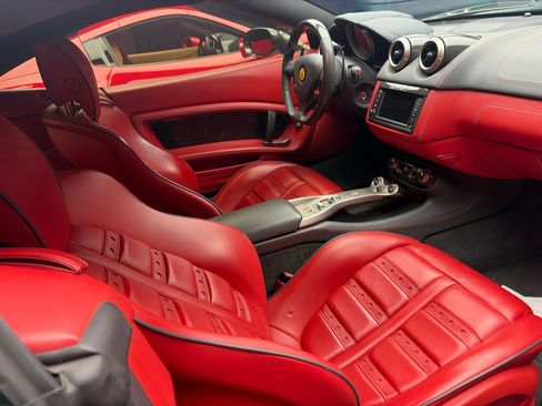 Used 2010 Ferrari California RWD image 8
