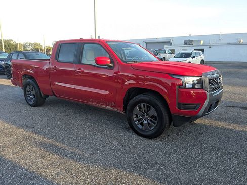Used 2025 Nissan Frontier SV RWD image 2