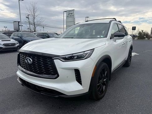 Certified 2025 INFINITI QX60 Luxe w/ Black Edition image 5