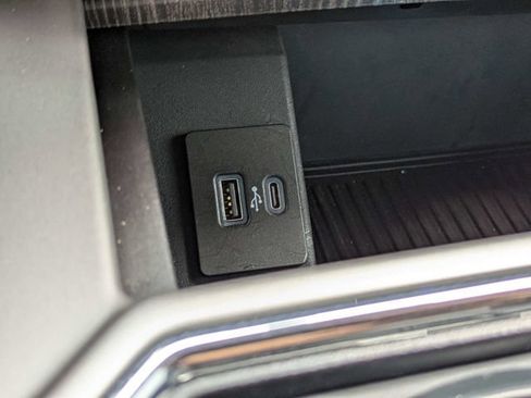 Used 2021 Ford F250 Lariat w/ Lariat Value Package RWD image 21