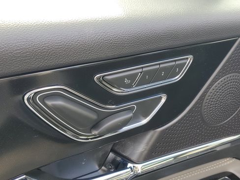 New 2026 Lincoln Corsair Premiere image 9