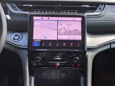 New 2025 Jeep Grand Cherokee Limited w/ Black Appearance Package image 19