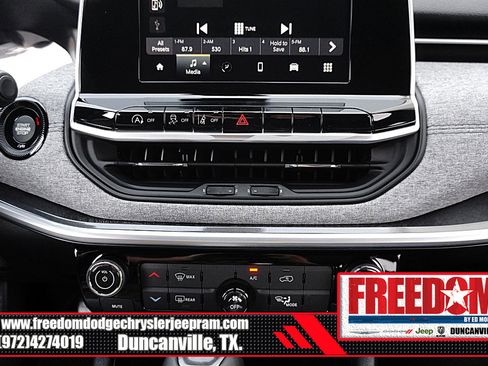 New 2026 Jeep Compass Latitude image 22