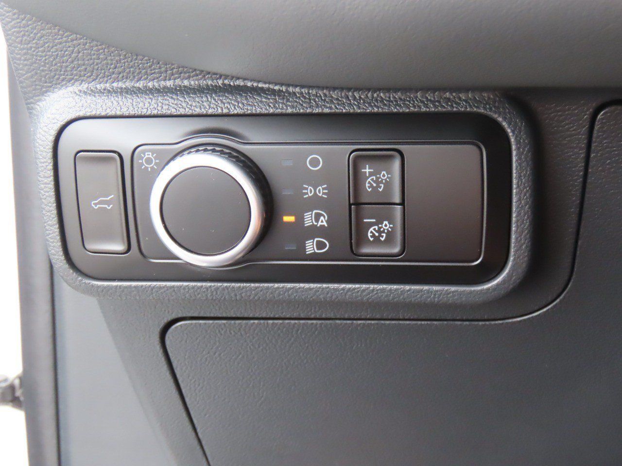 Used 2025 Ford Explorer Active RWD image 28
