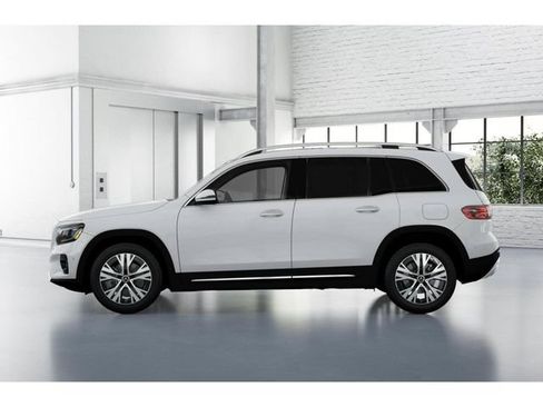 New 2026 Mercedes-Benz GLB 250 4MATIC image 34