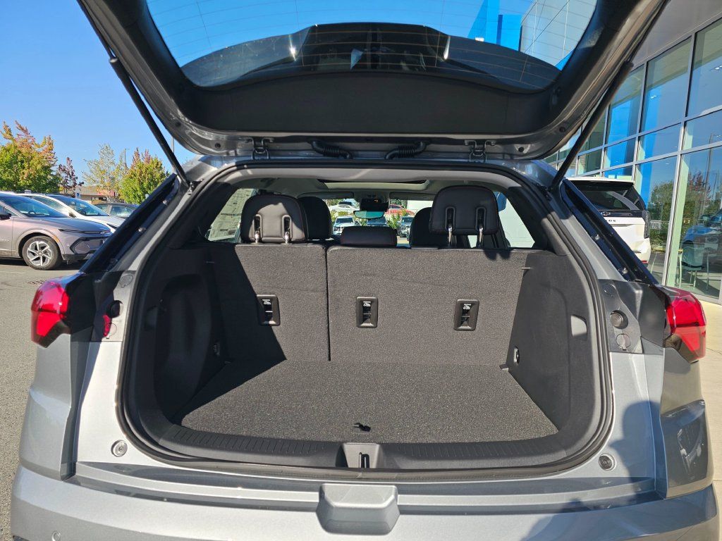 New 2027 Chevrolet Bolt RS w/ Technology Package FWD image 18