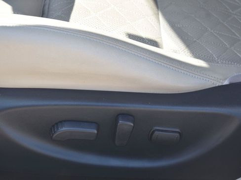 Used 2017 Nissan Maxima Platinum w/ Interior Lighting Package FWD image 21