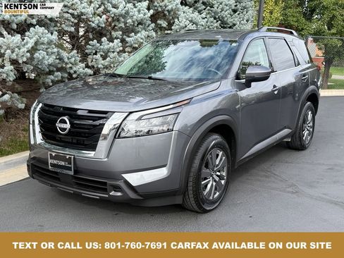 Used 2025 Nissan Pathfinder SV image 3