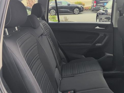 Used 2022 Volkswagen Tiguan S image 13