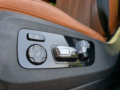 Used 2022 BMW X5 xDrive40i w/ M Sport Package AWD/4WD image 25