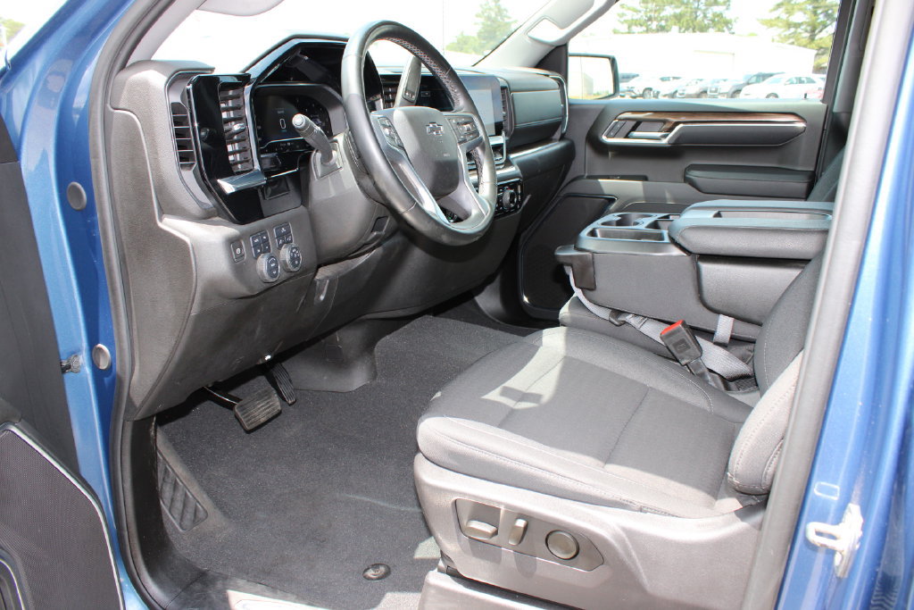 Used 2024 Chevrolet Silverado 1500 RST w/ Z71 Off-Road Package AWD/4WD image 11