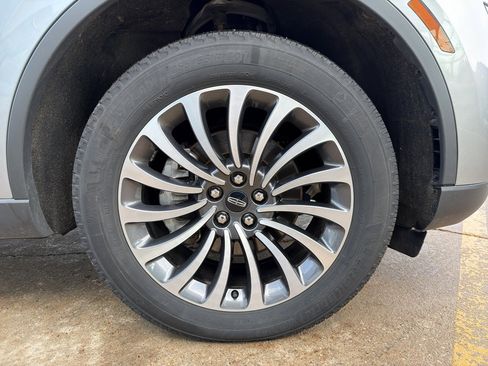 Used 2023 Lincoln Aviator AWD w/ Premium Package image 12