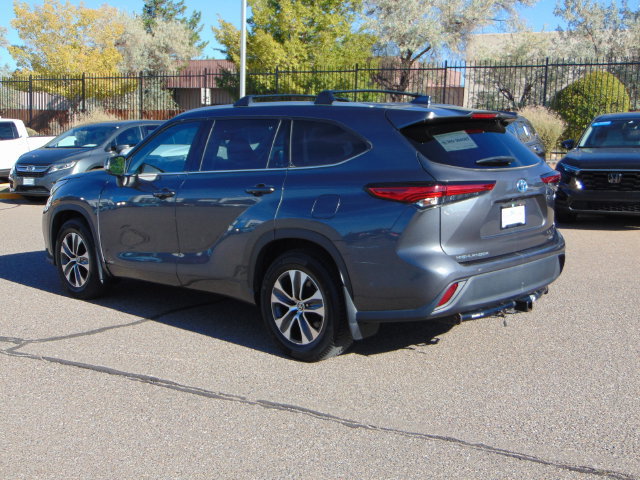 Used 2022 Toyota Highlander XLE AWD/4WD image 6