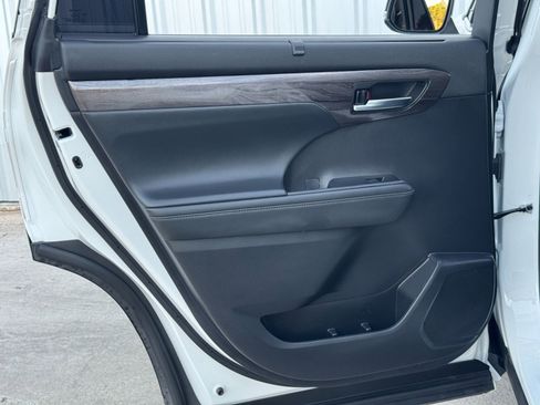 Used 2022 Toyota Highlander Platinum image 44