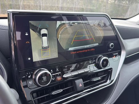 Used 2024 Toyota Highlander Platinum image 28