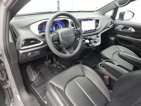 Used 2023 Chrysler Pacifica Touring-L w/ S Appearance Package FWD image 24