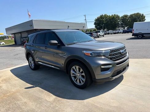 Used 2023 Ford Explorer XLT w/ Equipment Group 202A AWD/4WD image 3