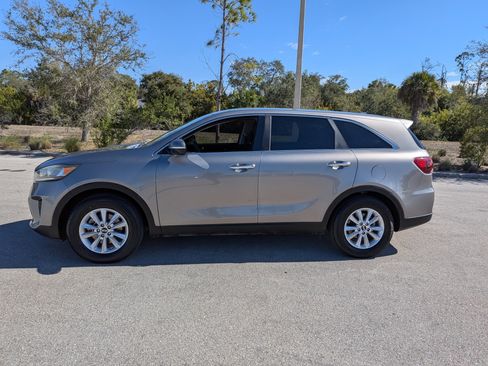 Used 2019 Kia Sorento LX image 8