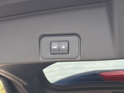 Used 2025 Nissan Rogue SV image 23