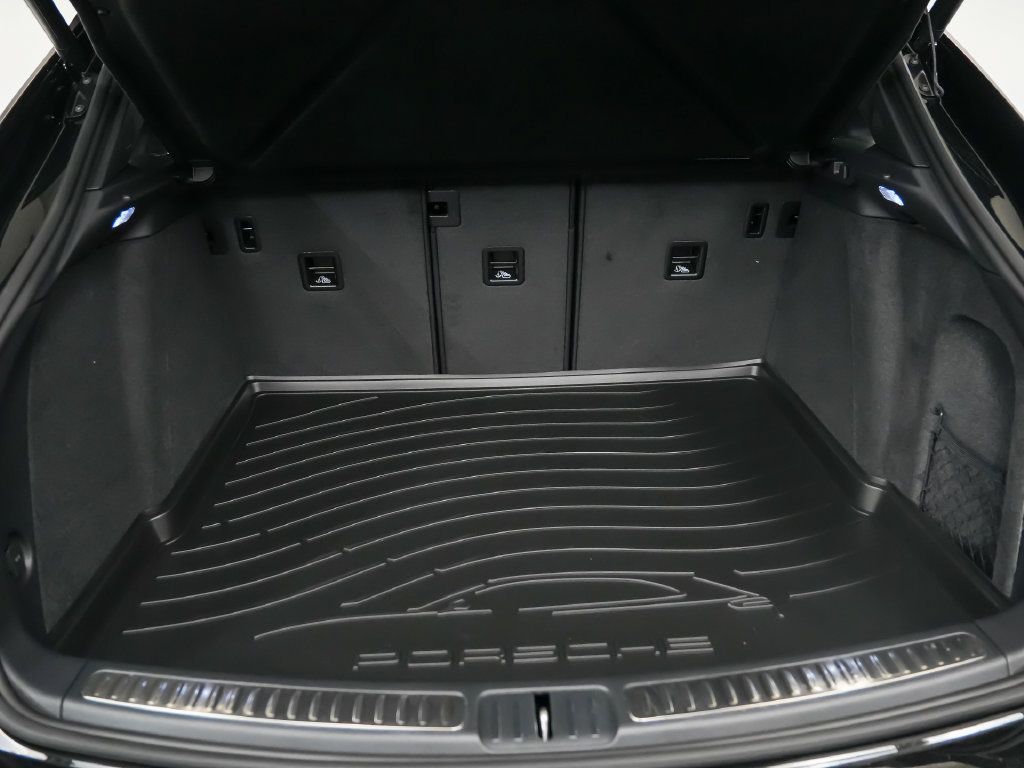 Used 2026 Porsche Macan AWD/4WD image 13