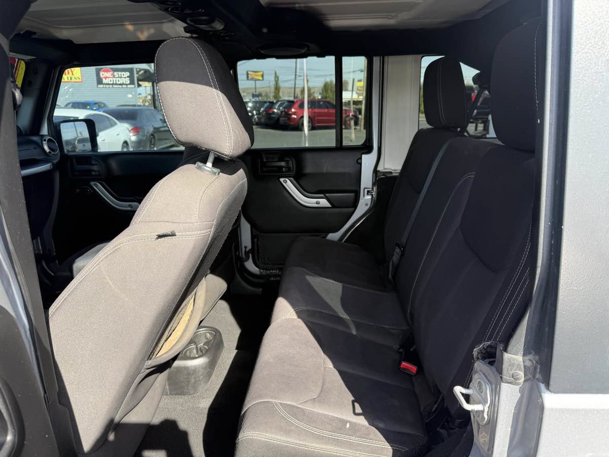Used 2013 Jeep Wrangler Unlimited Sahara AWD/4WD image 12