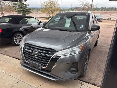 Used 2021 Nissan Kicks SV FWD image 2