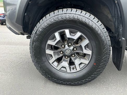 Used 2021 Toyota Tacoma TRD Off-Road w/ Technology Package AWD/4WD image 11
