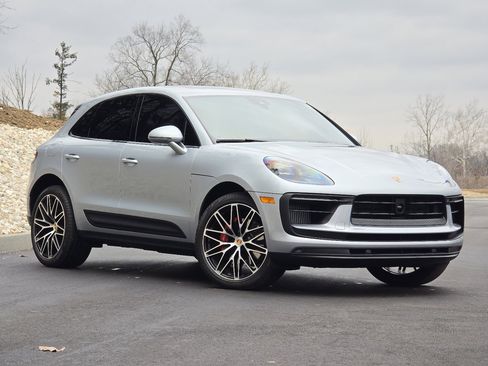 Certified 2024 Porsche Macan S image 9