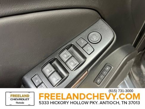 Used 2019 Chevrolet Suburban LT image 22