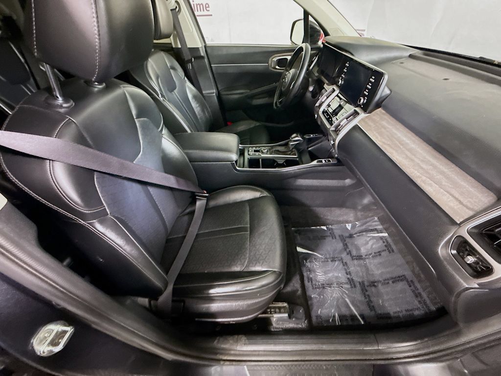Used 2021 Kia Sorento EX w/ Panoramic Sunroof Package AWD/4WD image 29