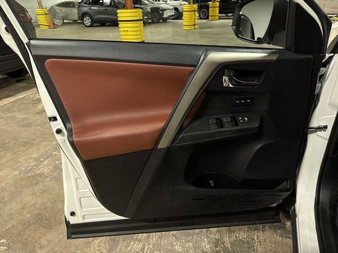 Used 2015 Toyota RAV4 Limited image 31