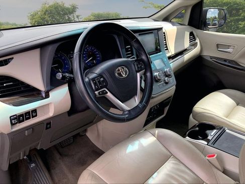 Used 2015 Toyota Sienna XLE Premium FWD image 16