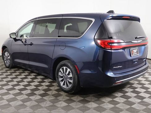 Used 2024 Chrysler Pacifica Limited FWD image 14