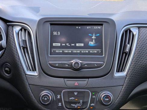 Used 2018 Chevrolet Malibu LS image 18