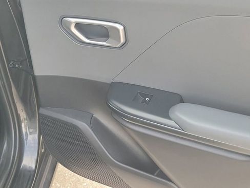 Used 2025 Kia K4 LXS image 42