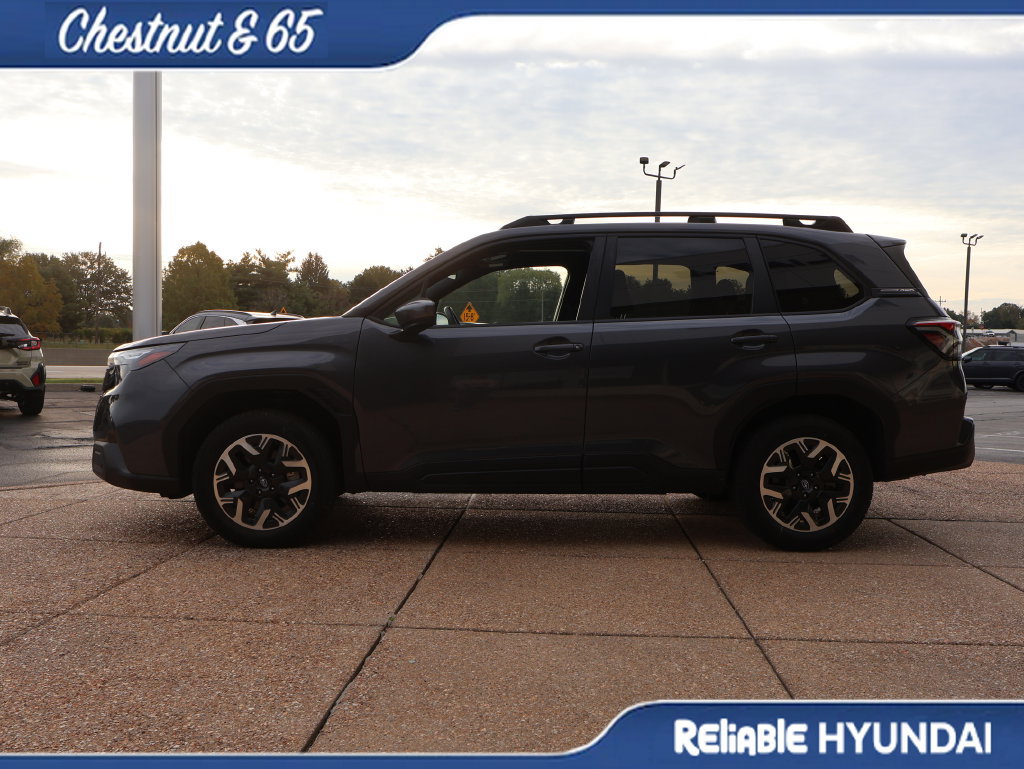 Used 2025 Subaru Forester Premium AWD/4WD image 3