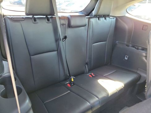 Used 2024 Toyota Highlander XLE FWD image 21
