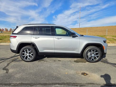 New 2025 Jeep Grand Cherokee Limited image 2