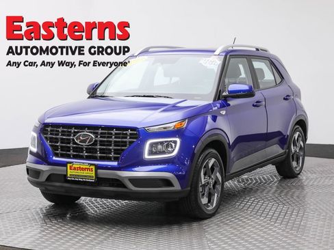 Used 2024 Hyundai Venue Limited image 1