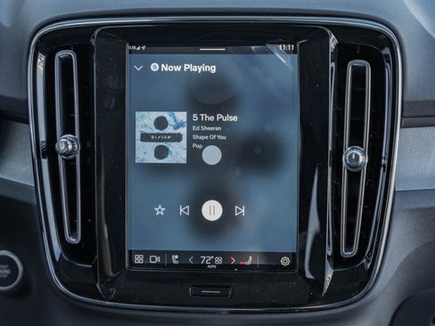 Certified 2025 Volvo XC40 B5 Ultra w/ Climate Package image 21