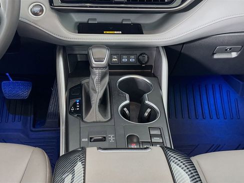 Used 2024 Toyota Highlander XLE image 38