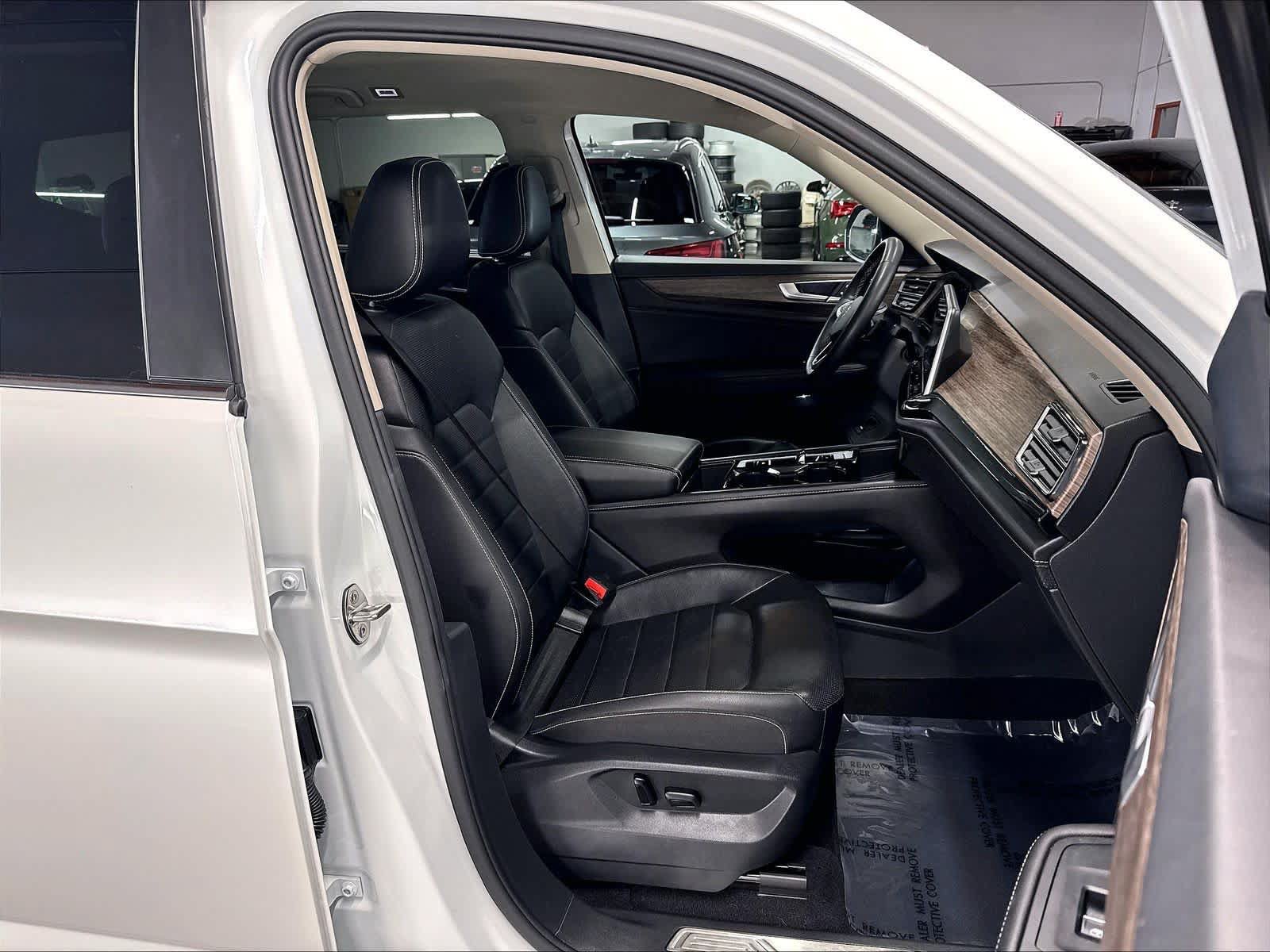 Used 2025 Volkswagen Atlas SEL AWD/4WD image 11