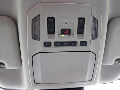 Used 2025 Toyota Highlander XLE AWD/4WD image 64