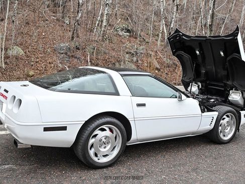 Used 1995 Chevrolet Corvette Coupe RWD image 18