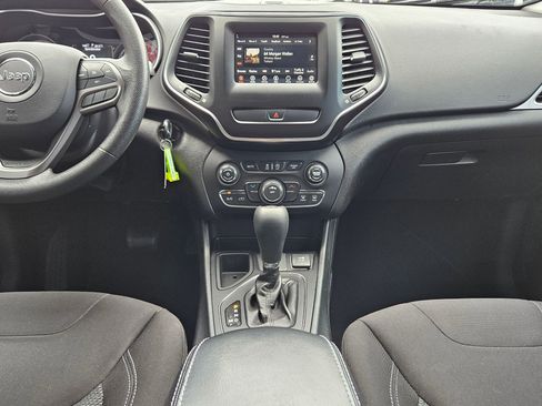Used 2019 Jeep Cherokee Latitude w/ Popular Appearance Group FWD image 10