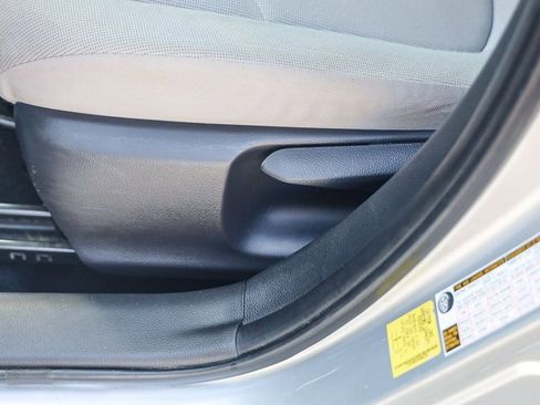 Used 2022 Toyota Corolla LE image 22